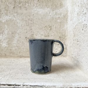 Taza azul-gris